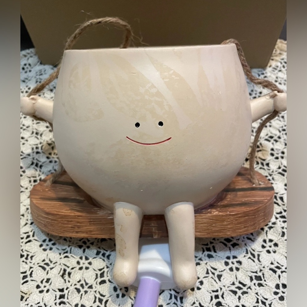 Swing Face Planter Pot Hanging Resin Indoor & Outdoor Large NIB